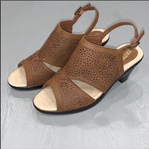 Women's Easy Street Sandals, brown, dressy, casual slingback NWOT 8W